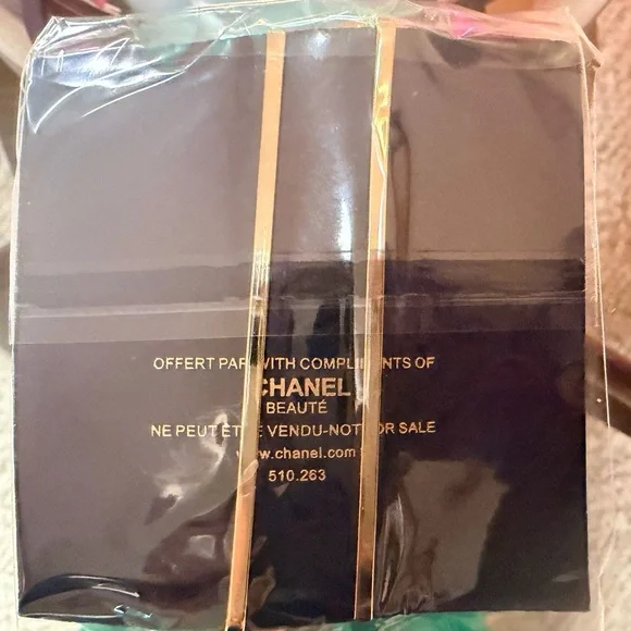 Chanel Beaute Set Radiant Gold Hair Pins NEW/SEALED Comes in Chanel Gift Bag - Picture 3 of 5